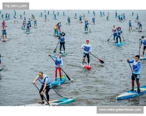 桨板选手汉丰湖遭遇风浪挑战 耐力赛逆风划行考验技巧 桨板选手汉丰湖遭遇风浪挑战 耐力赛逆风划行考验技巧