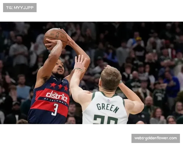 CJ麦科勒姆替补连中三分，老鹰半场追平火箭